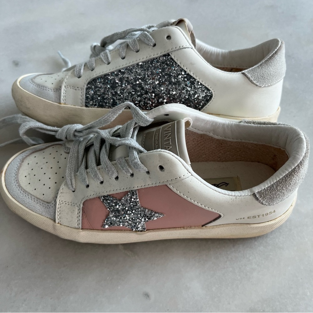 Vintage Havana Mismatched 7.5 Star Dirty Sneakers Glitter